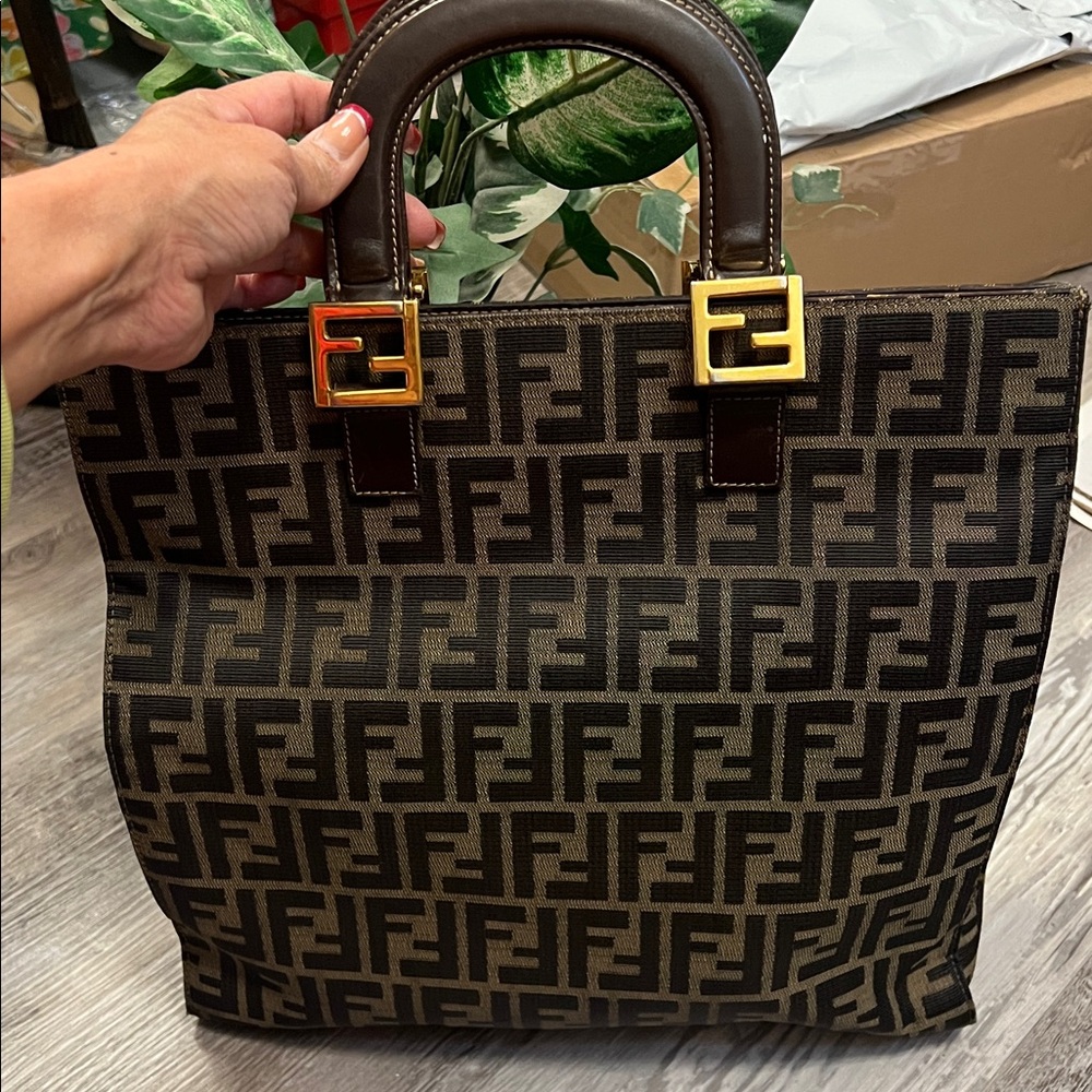 Fendi big tote - Picture 3 of 17
